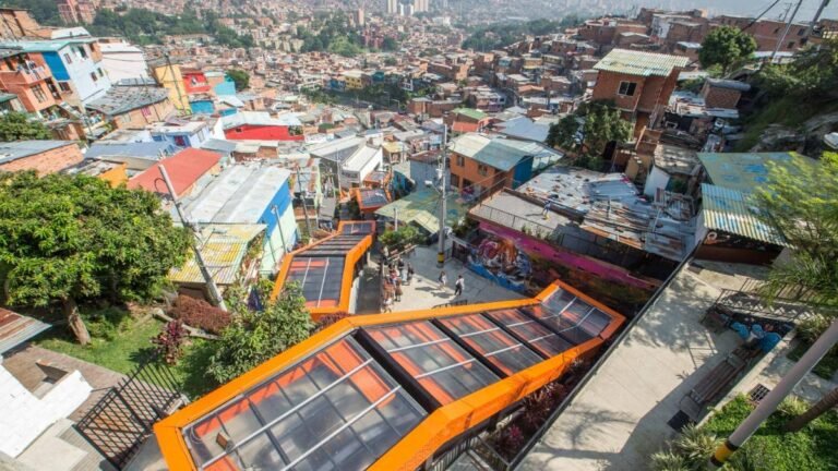 La Comuna 13 fortalece su oferta turística con jornada para emprendedores y operadores