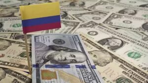 El dólar sigue a la baja y cae por debajo de los $3.350 impulsado por factores locales e internacionales