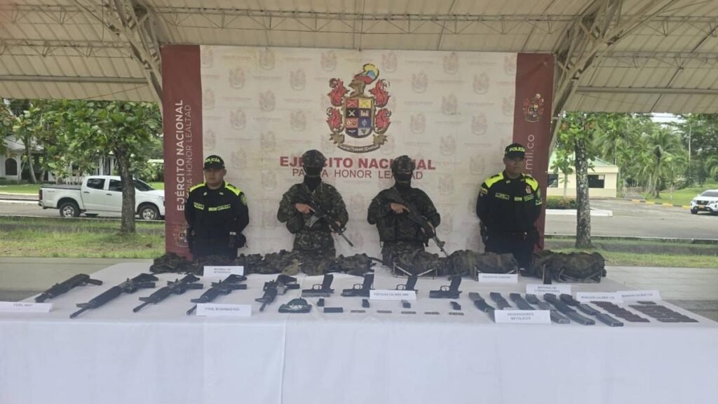 Ejército descubre caleta del Clan del Golfo con armas y explosivos en Turbo