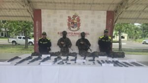 Ejército descubre caleta del Clan del Golfo con armas y explosivos en Turbo