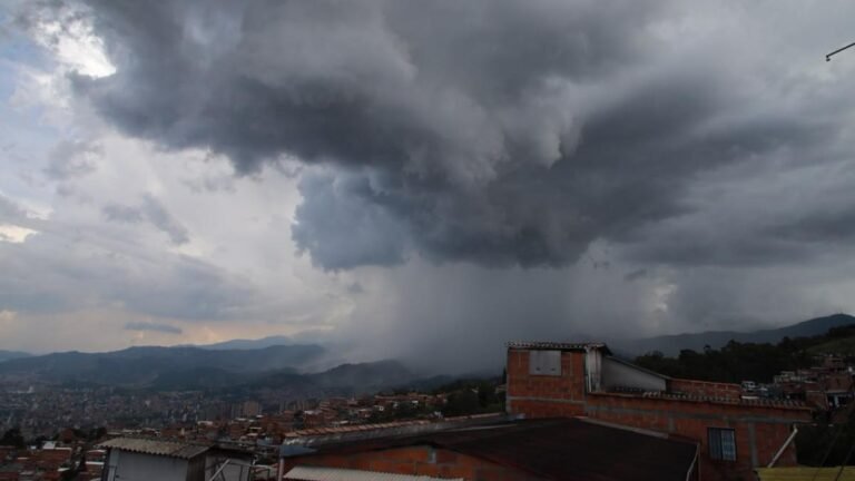 SIATA advierte que la temporada seca no elimina el riesgo de lluvias intensas en Medellín