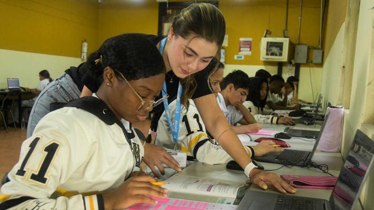 Más de 19.000 estudiantes de Medellín presentan este domingo las Pruebas Saber 11