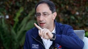 José Manuel Restrepo, vicepresidente electo, arremete contra Iván Cepeda y califica de "antidemocrático" su llamado a la desobediencia civil