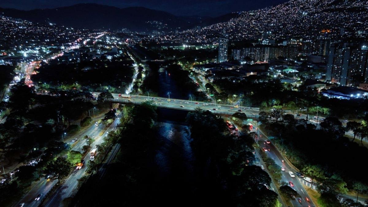 Puente Horacio Toro renueva su alumbrado después de más de 20 años