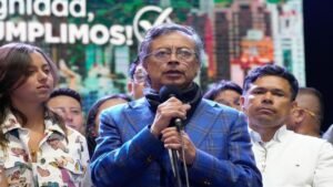 “No son delito”: Petro se defiende del ‘Libro de la Verdad’