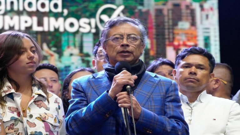 “No son delito”: Petro se defiende del ‘Libro de la Verdad’