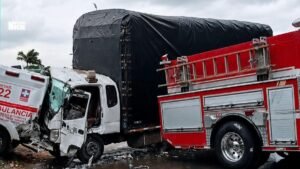 Un camión si frenos arrolló varios vehículos de socorro en la vía Panamericana de Mnizales