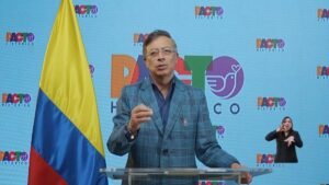 "Sectarismo, ignorancia y estupidez" Así le habló Petro a De La Espriella