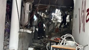 Más de 1.800 rescatistas siguen atendiendo emergencia diez días después del sismo