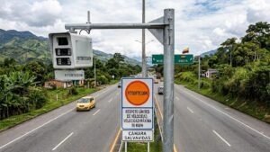 Gobierno revisará las fotomultas en todo el país