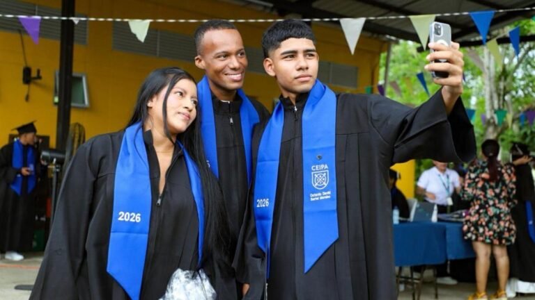 Jóvenes de Urabá se gradúan para trabajar en el sector portuario