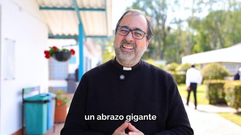 Presidencia niega parentesco entre De la Espriella y el padre Rodolfo Londoño