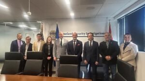 Medellín y EE. UU. refuerzan cooperación contra redes criminales que atentan contra niños