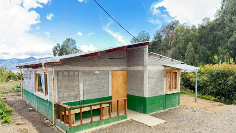 Antioquia inicia reconstrucción de 21 viviendas cafeteras afectadas por el sismo