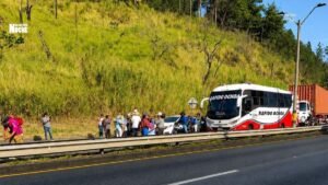 Protesta ciudadana por agua potable genera caos en la Autopista Medellín Bogotá