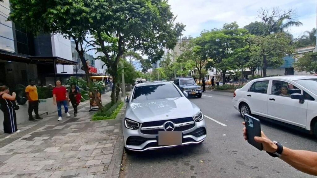 Conductor terminó capturado tras intentar sobornar y agredir a un agente de tránsito en Medellín