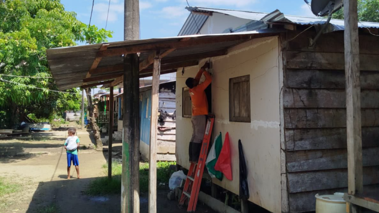 Bocas de Atrato deja atrás más de 50 años sin energía: 120 familias estrenan servicio con paneles solares