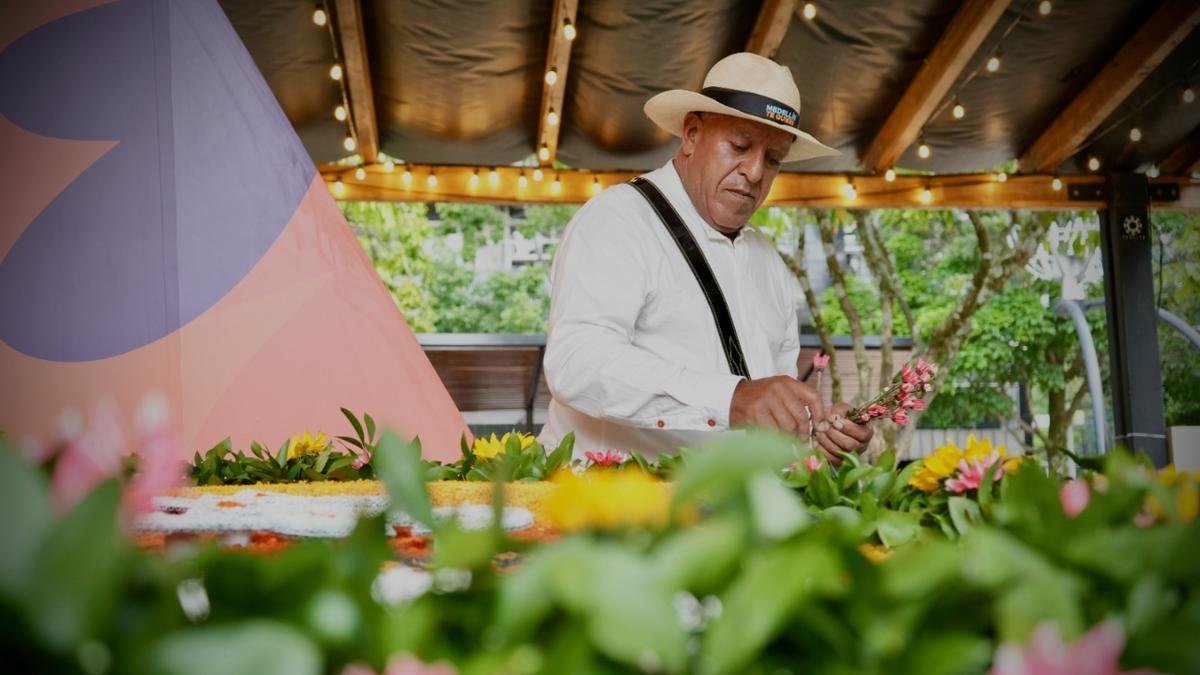 La Feria de las Flores se vive en las Plazas de Flores con música, gastronomía y tradición