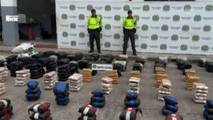 Al encontrarse un retén de la Policía: conductor abandonó el vehículo en vía pública con cargamento de marihuana