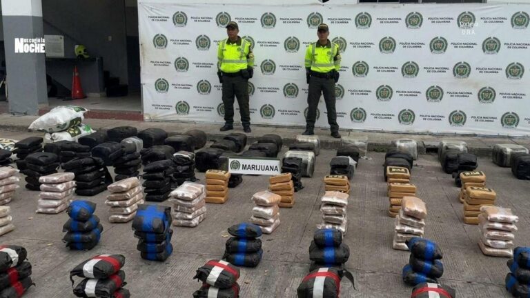 Al encontrarse un retén de la Policía: conductor abandonó el vehículo en vía pública con cargamento de marihuana