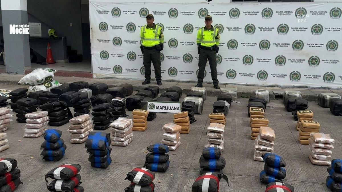 Al encontrarse un retén de la Policía: conductor abandonó el vehículo en vía pública con cargamento de marihuana