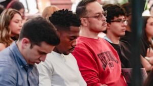 Así viven los jóvenes de Medellín: estudio revela fortalezas y retos de esta generación
