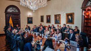 Ministros de De La Espriella tendrán que pedir autorización para hablar en público
