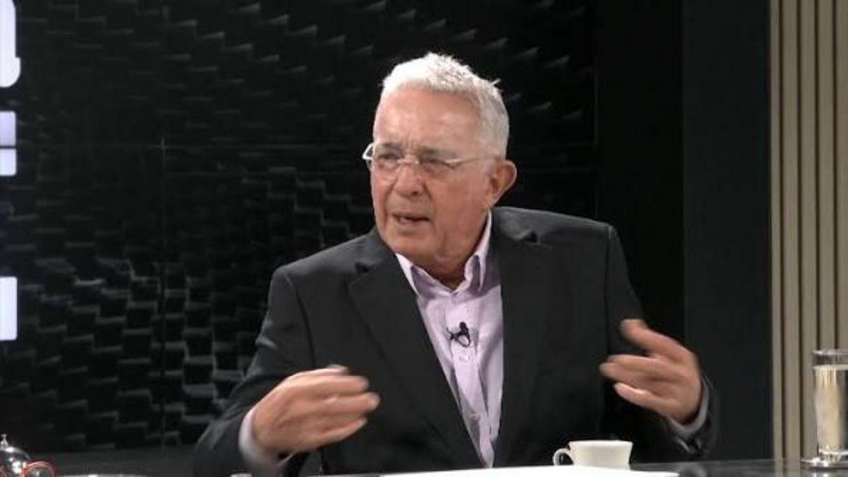 Álvaro Uribe rinde indagatoria por las masacres de El Aro y La Granja