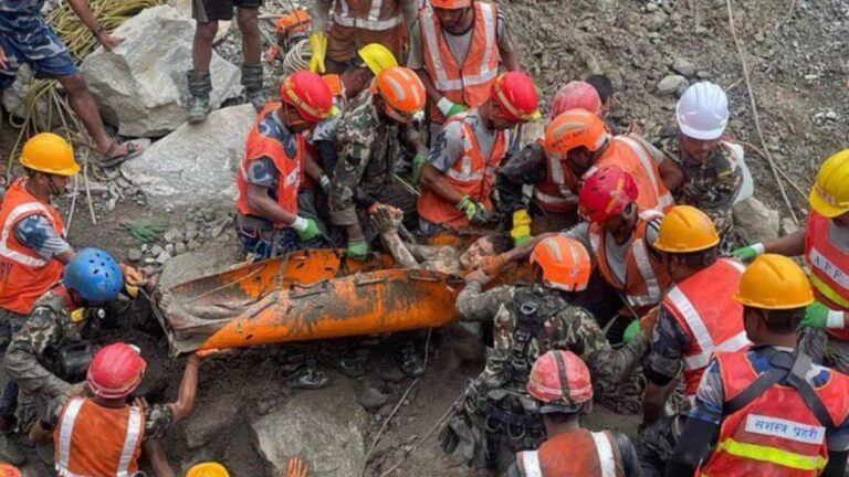 Sobrevivieron nueve días atrapados en un túnel de Nepal