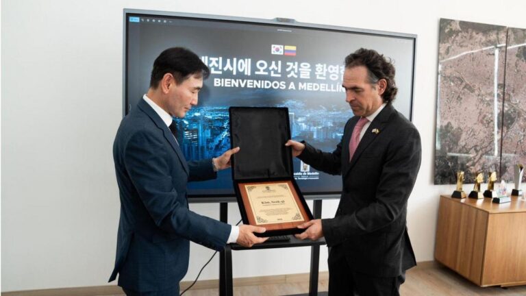 Medellín y Corea acuerdan cooperación por $9.100 millones para mejorar la movilidad