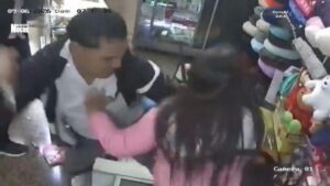 Intentó asesinar a su expareja en Bogotá, pero unos valientes hombres lo desarmaron