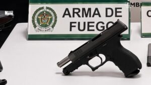 El presidente Abelardo permite de nuevo el porte de armas de fuego en Colombia: ya firmó el decreto