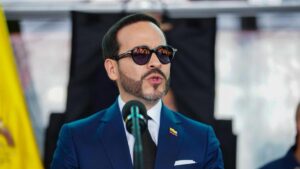 ¿Cuántos departamentos ha visitado el presidente Abelardo durante su primer mes de gobierno?