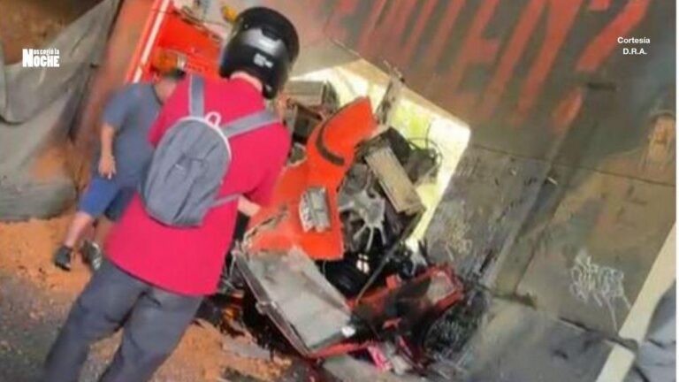 Un aparatoso accidente en Medellín, generó gran congestión vehicular este jueves