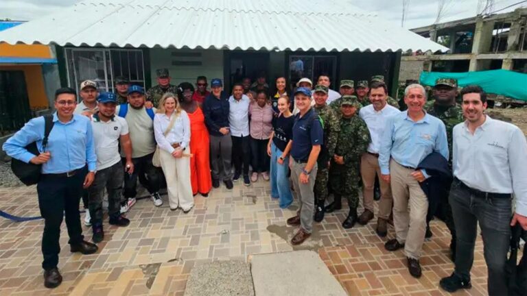 Nicky Jam y Grupo Argos entregan la primera vivienda en Chocó de los 1.000 hogares