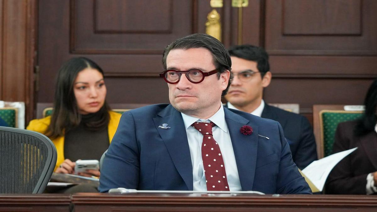 O marchan o se van. Cancino pide renuncias y baraja sus fichas