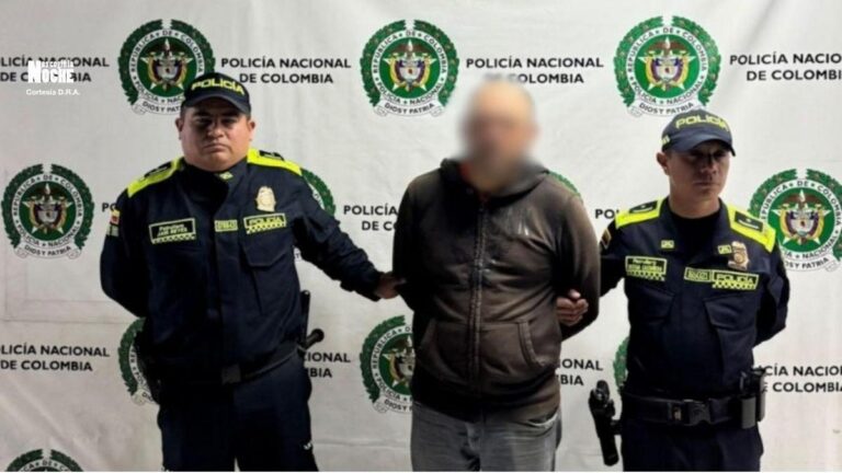 Agredió a su jefa por no adelantarle el pago; ahora está en la cárcel, imputado por un grave delito.