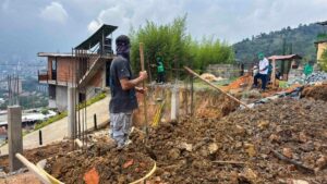 Construcciones en el cerro Las Tres Cruces: Alcaldía investiga 55 edificaciones en Altavista
