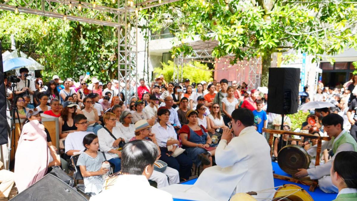 Corea del Sur trae literatura y cine a Medellín para conocer su cultura en la Fiesta del Libro