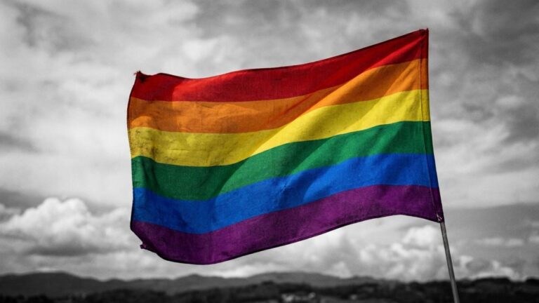 “No es prioridad”. Radical giro de Colombia en la coalición LGBTI