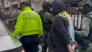 De $3 a $4 millones al mes: así habría comprado el crimen a cinco policías en Medellín