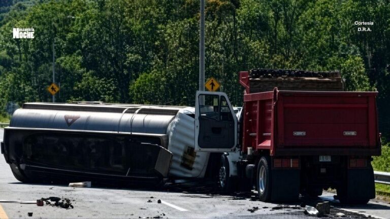 ¿Qué causó el accidente en la vía que comunica a Barbosa con Cisneros y que dejó a un peatón herido?