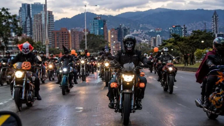 En Bogotá le pusieron el tatequieto a las caravanas de motos de Halloween
