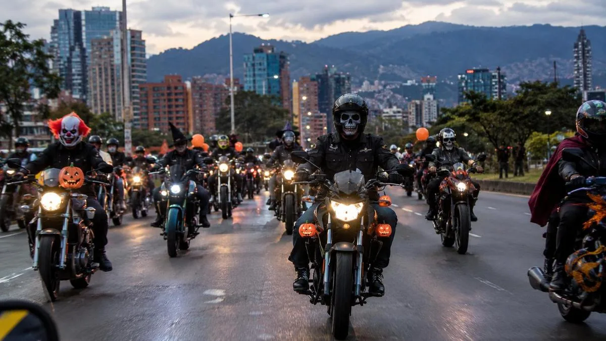 En Bogotá le pusieron el tatequieto a las caravanas de motos de Halloween