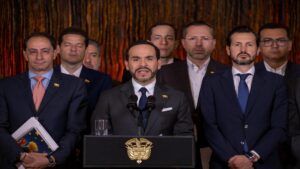 Abelardo se la tumba a Petro. Reversó decreto pensional de Petro
