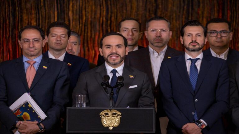 Abelardo se la tumba a Petro. Reversó decreto pensional de Petro