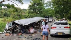 Trágico accidente en Urabá habría dejado 5 personas muertas y varias heridas