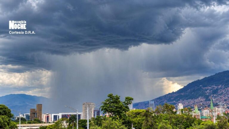 Afectaciones por el fuerte aguacero de este lunes en Medellín