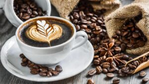 El café de la tarde puede cobrarle en la noche