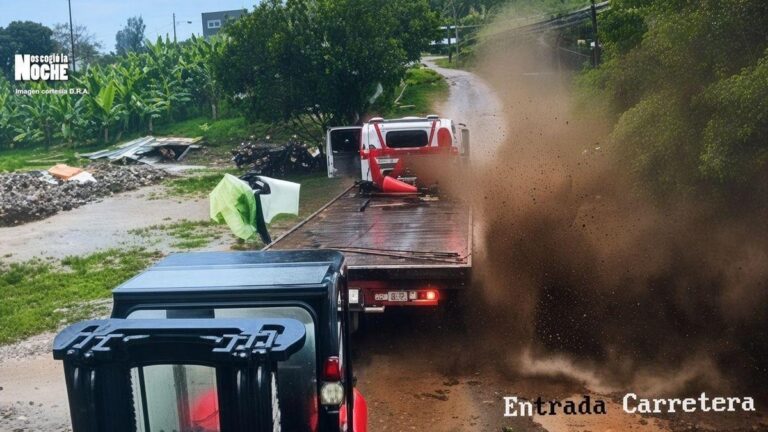 Impresionante video en el que se ve cómo un derrumbe arrastra a dos personas y una cama baja en el Quindío